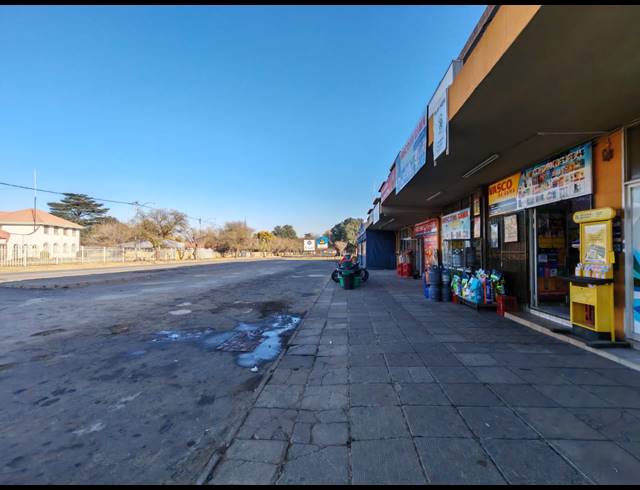 2,368M² BUSINESS CENTRE FOR SALE IN THREE RIVERS
